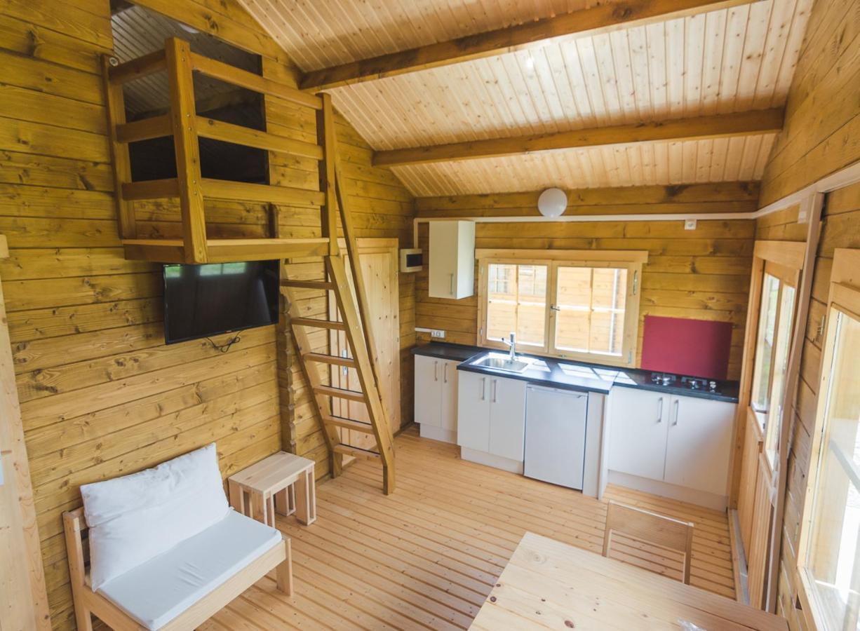 Albergue Restaurante De Artieda Ngoại thất bức ảnh