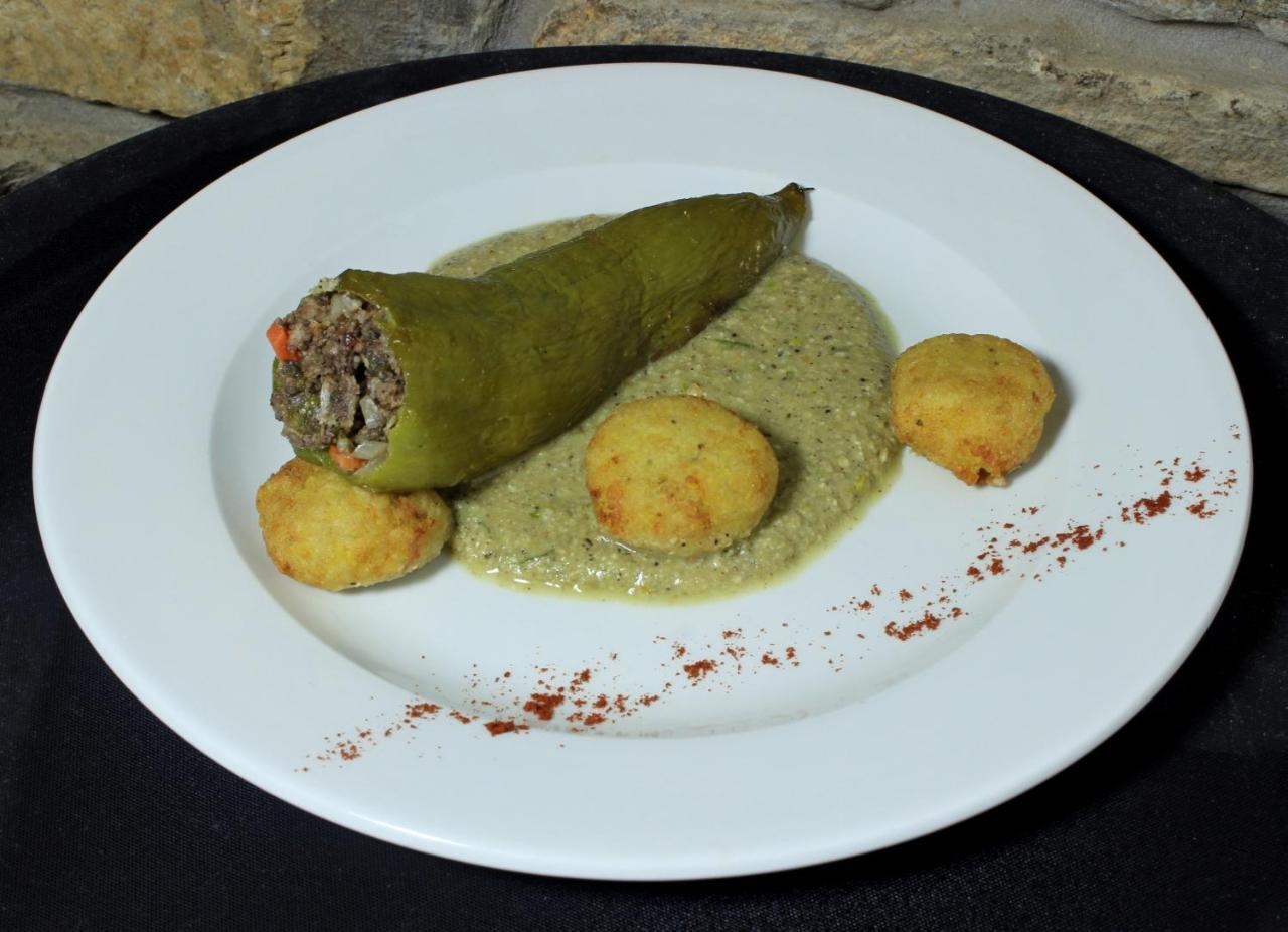 Albergue Restaurante De Artieda Ngoại thất bức ảnh