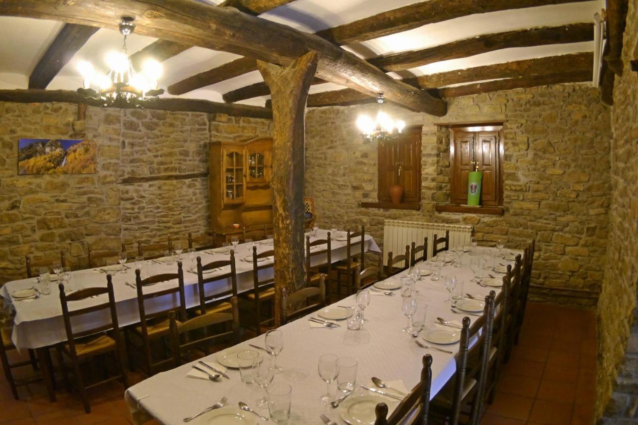 Albergue Restaurante De Artieda Ngoại thất bức ảnh