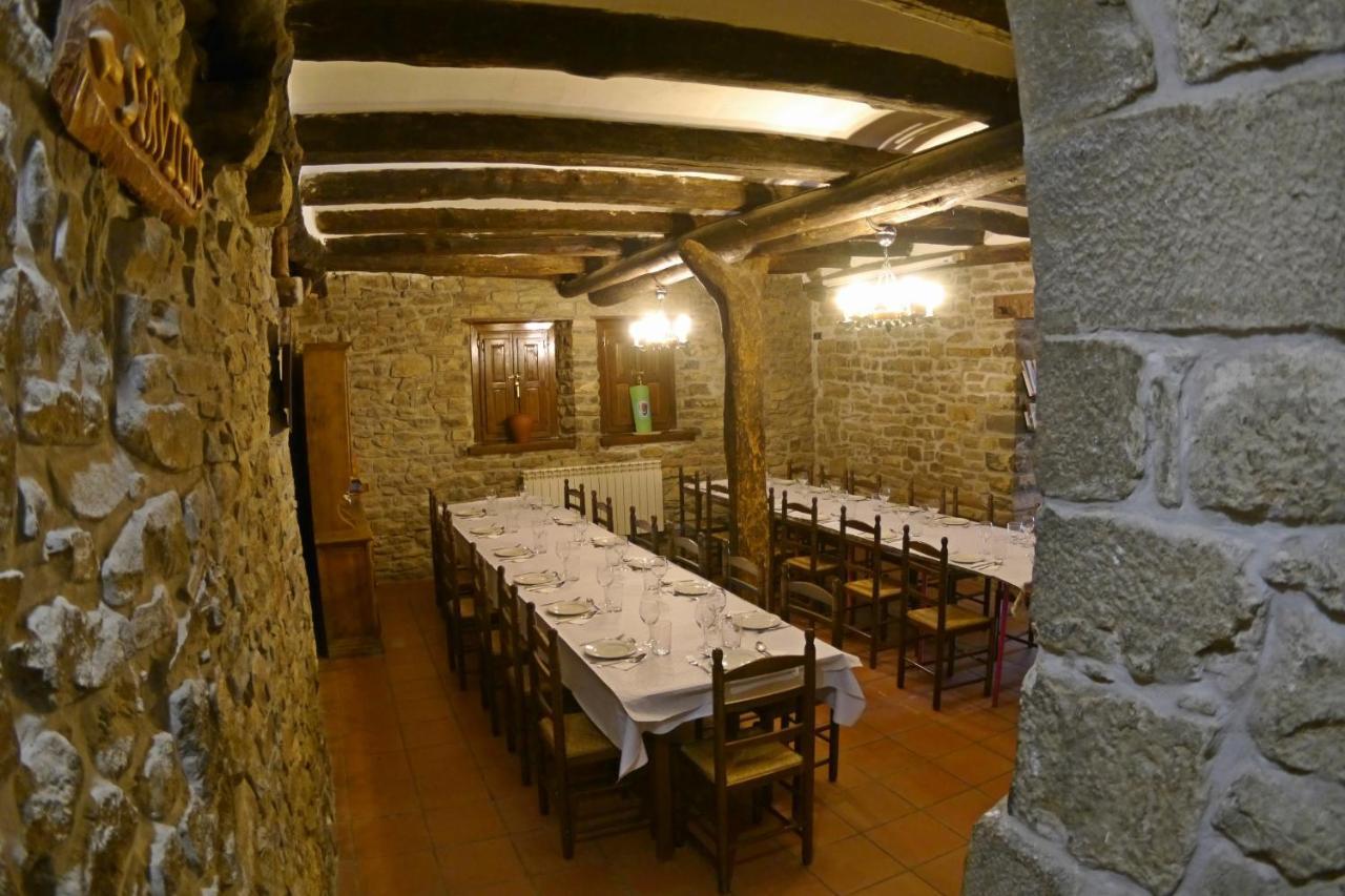 Albergue Restaurante De Artieda Ngoại thất bức ảnh