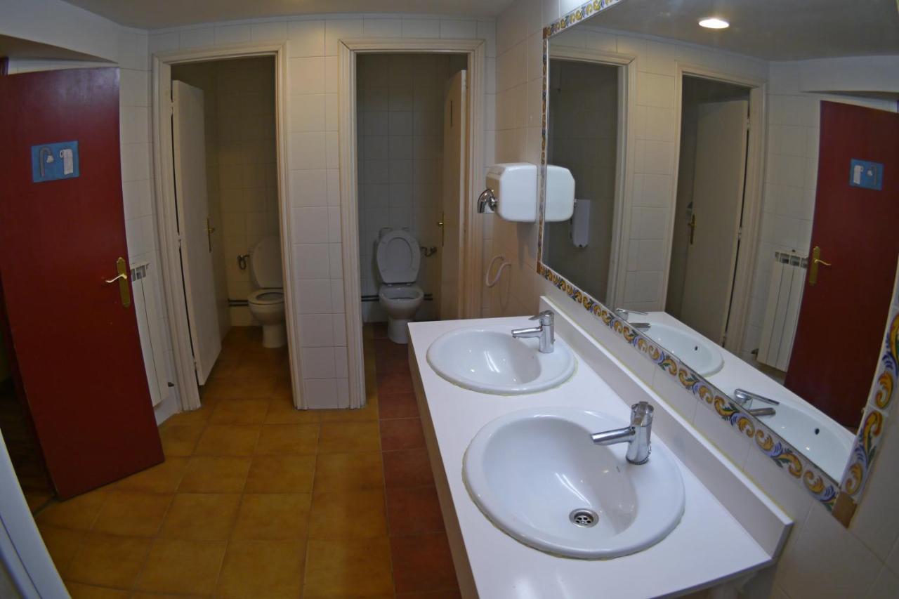 Albergue Restaurante De Artieda Ngoại thất bức ảnh