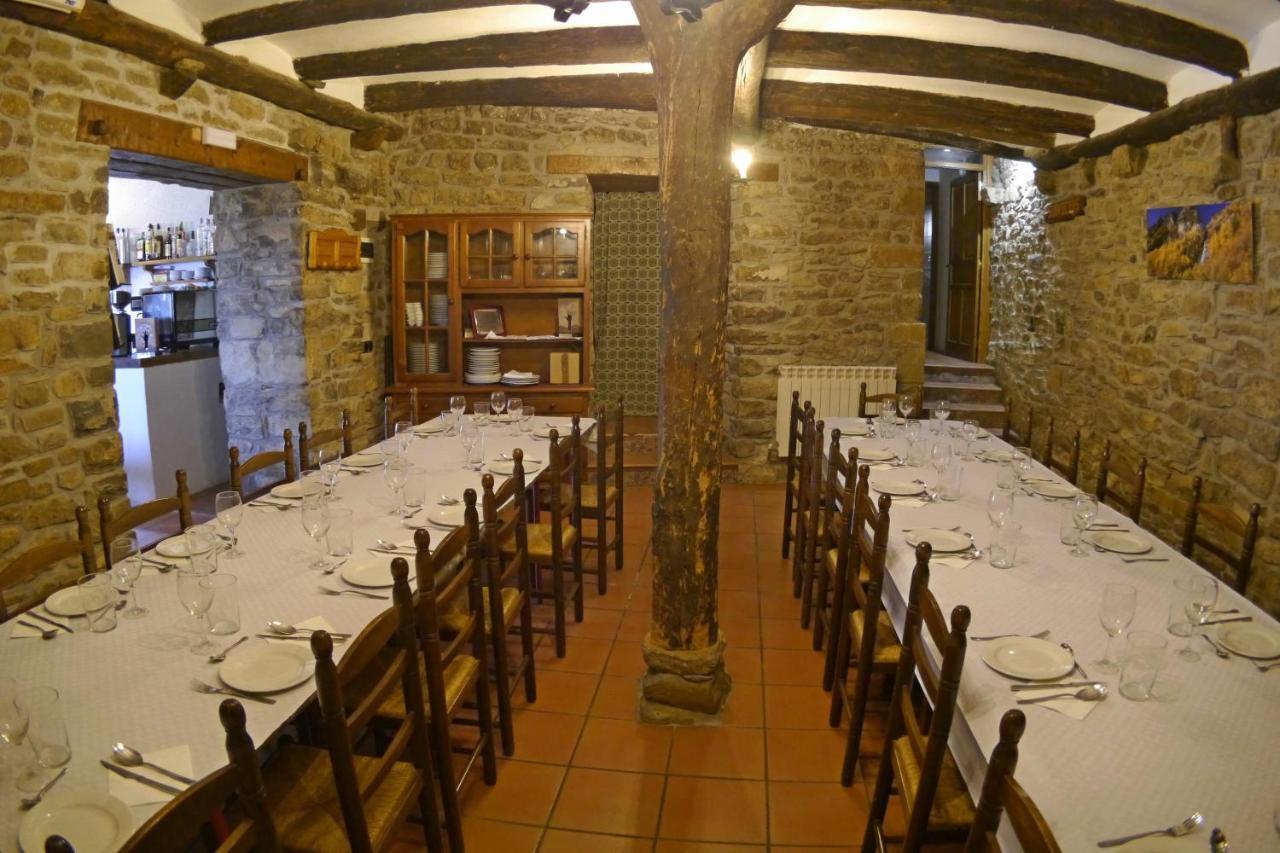 Albergue Restaurante De Artieda Ngoại thất bức ảnh
