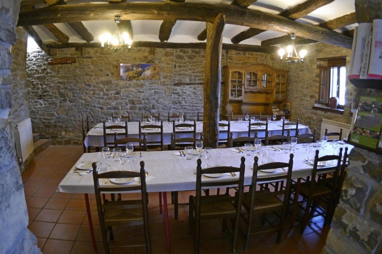 Albergue Restaurante De Artieda Ngoại thất bức ảnh