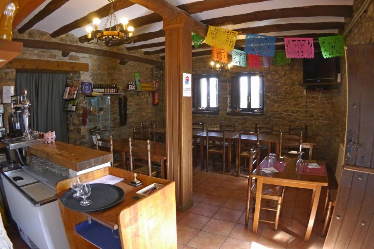 Albergue Restaurante De Artieda Ngoại thất bức ảnh