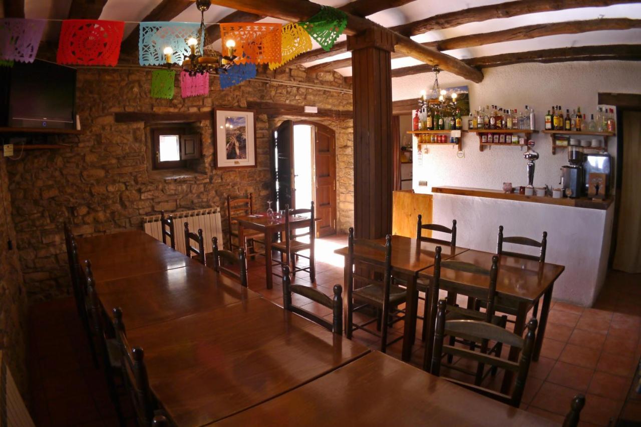 Albergue Restaurante De Artieda Ngoại thất bức ảnh