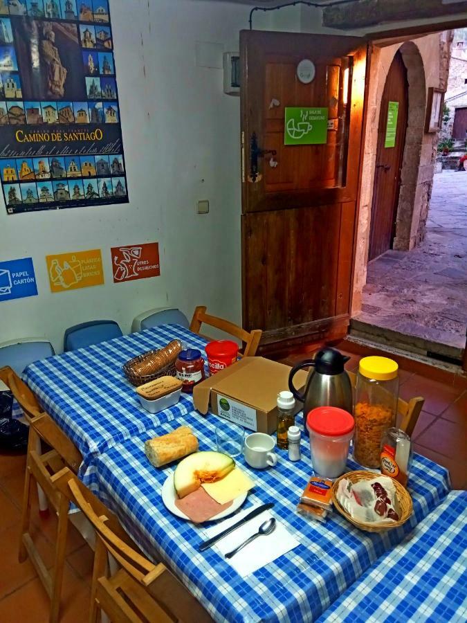 Albergue Restaurante De Artieda Ngoại thất bức ảnh