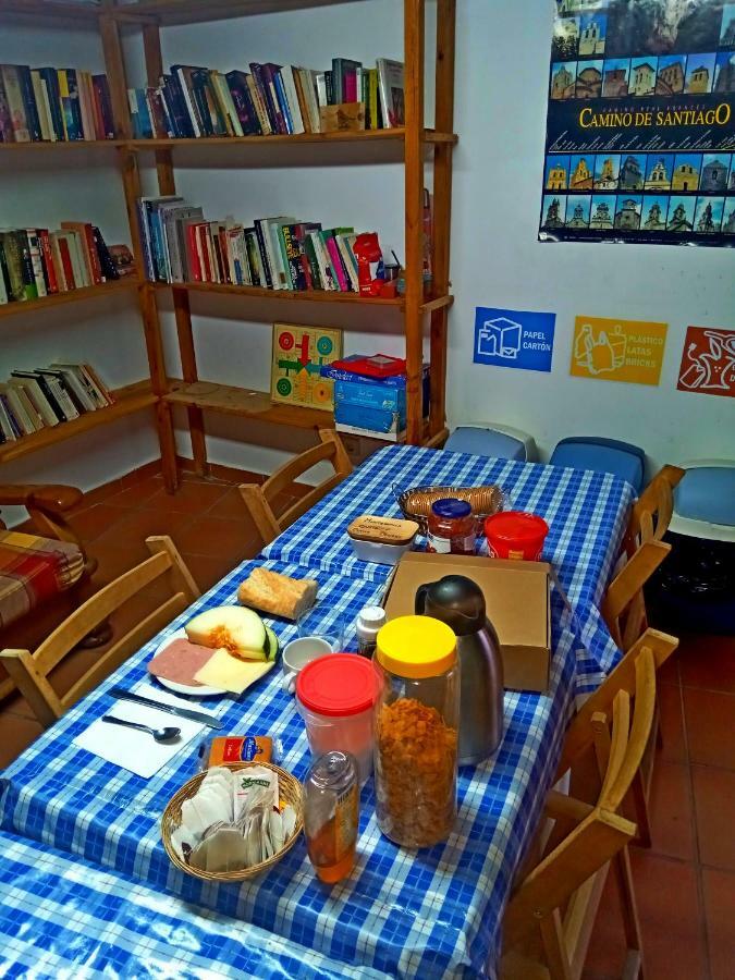 Albergue Restaurante De Artieda Ngoại thất bức ảnh